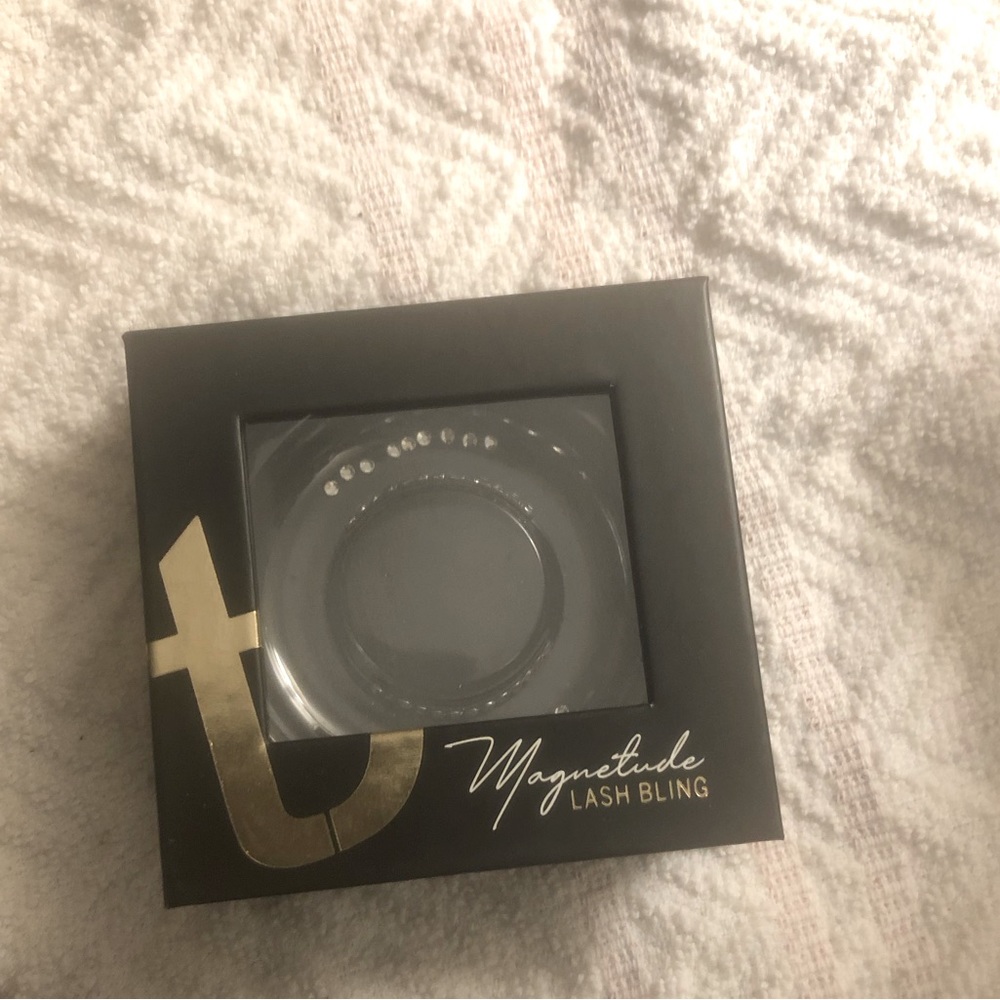 Tori Belle crystal eye lash bling